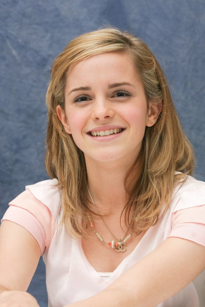 cg2yWIbO Emma Watson 1 18.jpg